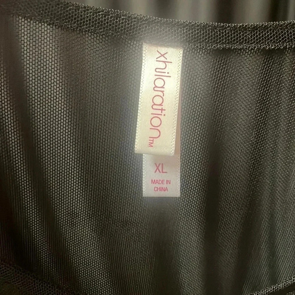 Floral‎ Mesh Tee - Picture 3 of 6